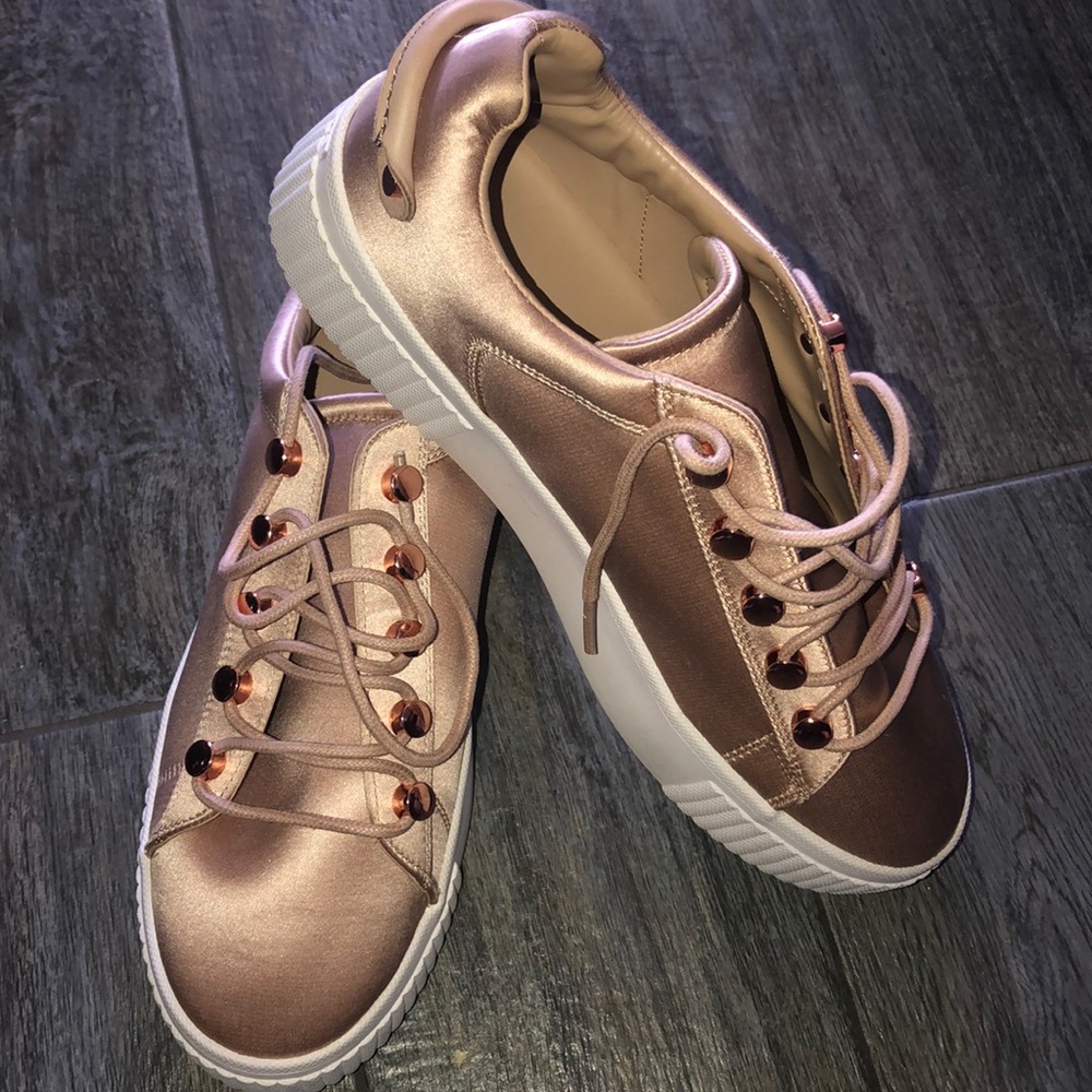 ❤️Kendall&Kylie Satin Blush Pink Platform Sneakers